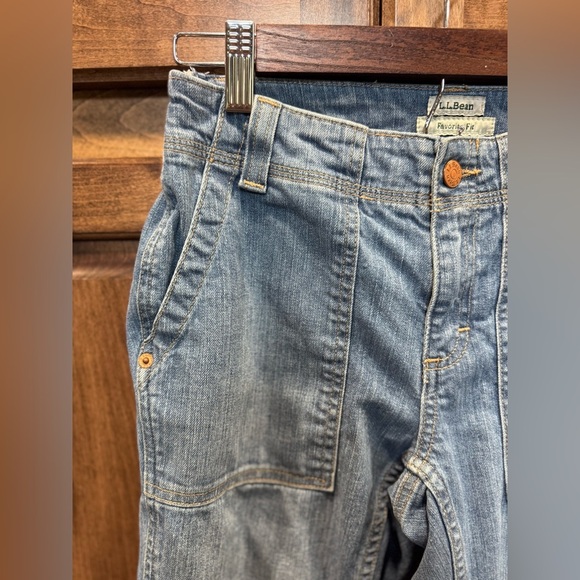 L.L. Bean Favorite Fit Blue Jeans Size 2P Straight Leg - Picture 4 of 11